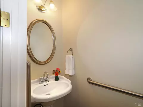 Bath - 79 Bosch St, Geyserville, CA 95441 photo 1 of 4