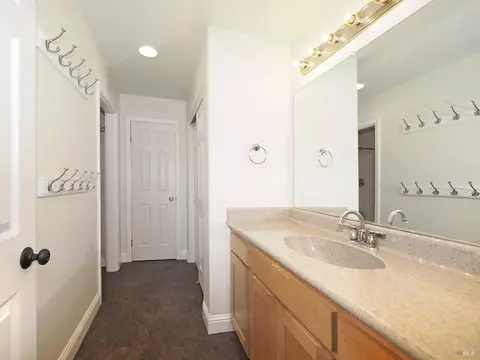 Bath - 79 Bosch St, Geyserville, CA 95441 photo 2 of 4