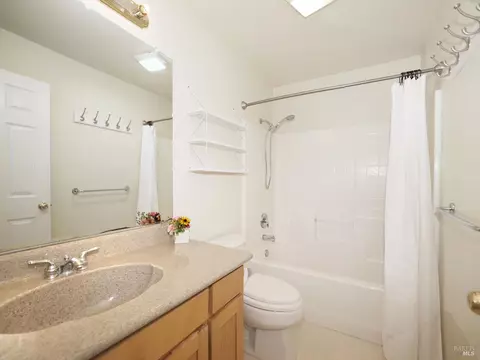Bath - 79 Bosch St, Geyserville, CA 95441 photo 4 of 4