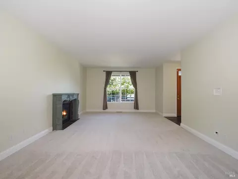 Living - 79 Bosch St, Geyserville, CA 95441 photo 2 of 4