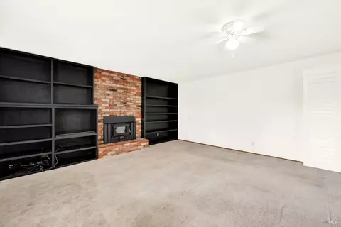 Living - 21 Jacks Ln, Napa, CA 94558 photo 4 of 12