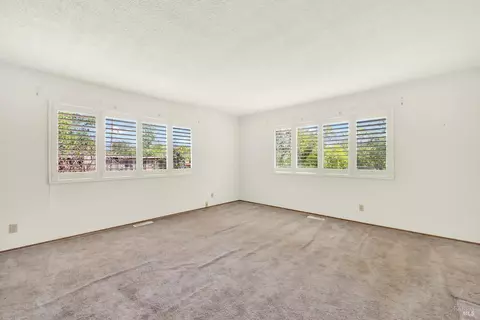 Living - 21 Jacks Ln, Napa, CA 94558 photo 6 of 12