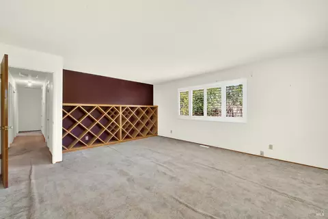 Living - 21 Jacks Ln, Napa, CA 94558 photo 5 of 12