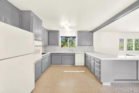 Kitchen - 21 Jacks Ln, Napa, CA 94558 photo 3 of 7