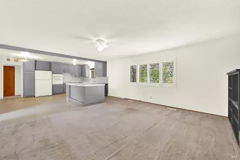 Living - 21 Jacks Ln, Napa, CA 94558 photo 2 of 12
