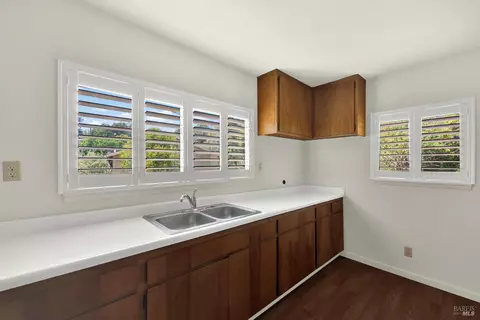 Kitchen - 21 Jacks Ln, Napa, CA 94558 photo 6 of 7