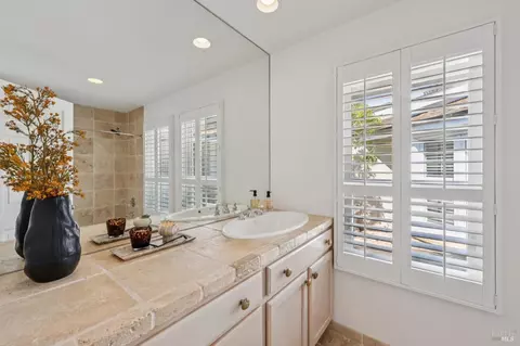 Bath - 8 Saba Ln, Tiburon, CA 94920 photo 2 of 2