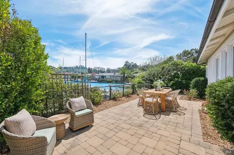 Exterior - 8 Saba Ln, Tiburon, CA 94920 photo 4 of 6