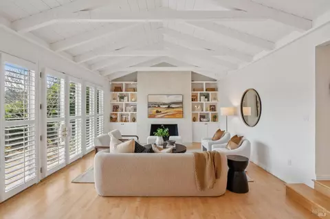 Living - 8 Saba Ln, Tiburon, CA 94920 photo 1 of 6
