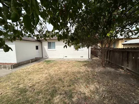 Exterior - 614 Sheldon Ave, Vallejo, CA 94591 photo 4 of 5