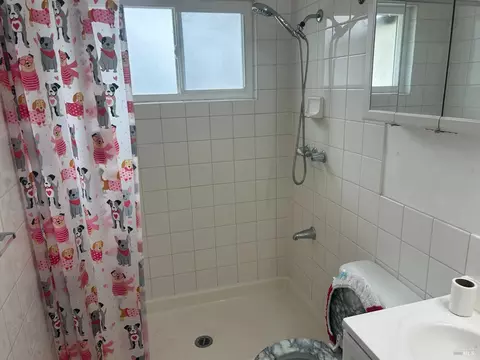 Bath - 614 Sheldon Ave, Vallejo, CA 94591 photo 1 of 1