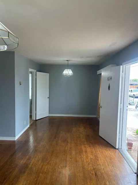 Living - 614 Sheldon Ave, Vallejo, CA 94591 photo 2 of 2