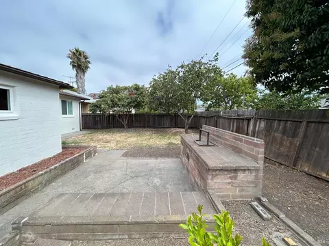 Exterior - 614 Sheldon Ave, Vallejo, CA 94591 photo 3 of 5