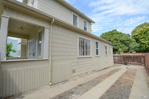 Exterior - 734 Florida St, Vallejo, CA 94590 photo 8 of 9