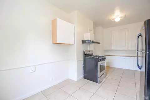 Kitchen - 734 Florida St, Vallejo, CA 94590 photo 6 of 6