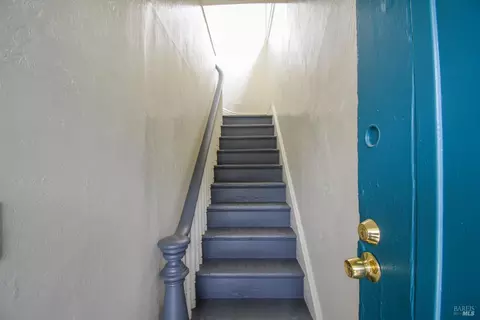 Entry Way - 734 Florida St, Vallejo, CA 94590 photo 2 of 4