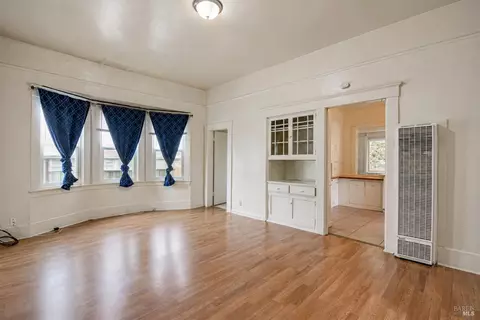 Living - 734 Florida St, Vallejo, CA 94590 photo 2 of 5