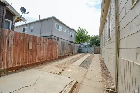 Exterior - 734 Florida St, Vallejo, CA 94590 photo 6 of 9