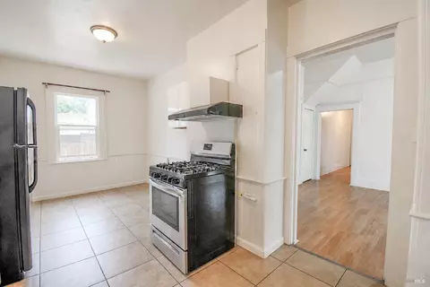 Entry Way - 734 Florida St, Vallejo, CA 94590 photo 1 of 4