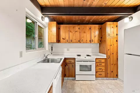 Kitchen - 721 Cabin Dr, Mill Valley, CA 94941 photo 1 of 2