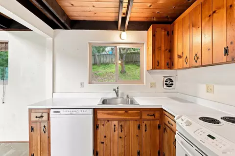 Kitchen - 721 Cabin Dr, Mill Valley, CA 94941 photo 2 of 2