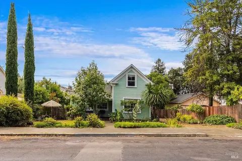 216 Grant St, Healdsburg, CA 95448