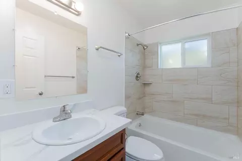 Bath - 355 North St, Willits, CA 95490 photo 2 of 2