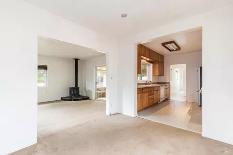 Living - 720 Windsor River Rd, Windsor, CA 95492 photo 2 of 8