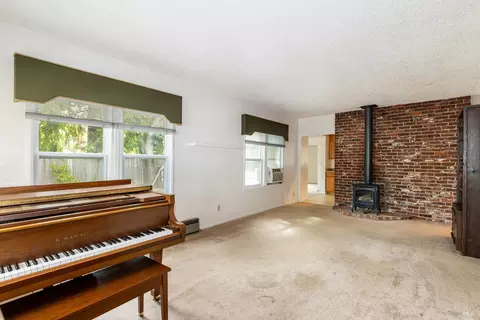 Living - 720 Windsor River Rd, Windsor, CA 95492 photo 7 of 8