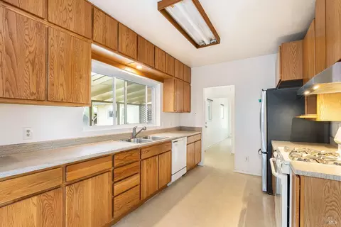 Kitchen - 720 Windsor River Rd, Windsor, CA 95492 photo 2 of 3