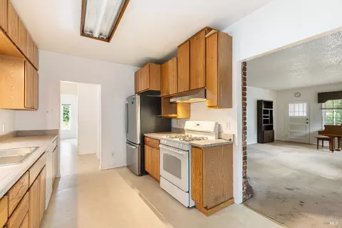 Kitchen - 720 Windsor River Rd, Windsor, CA 95492 photo 3 of 3