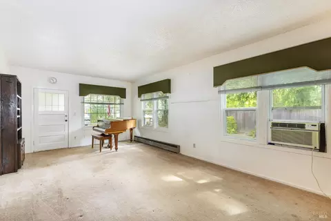 Living - 720 Windsor River Rd, Windsor, CA 95492 photo 6 of 8