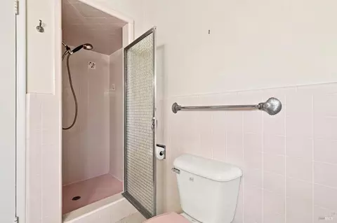 Bath - 8607 Cypress Ave, Cotati, CA 94931 photo 2 of 4