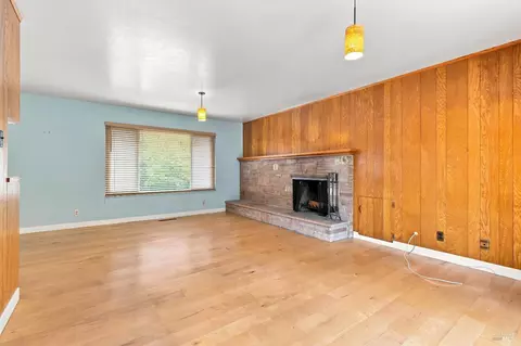 Living - 8607 Cypress Ave, Cotati, CA 94931 photo 2 of 6