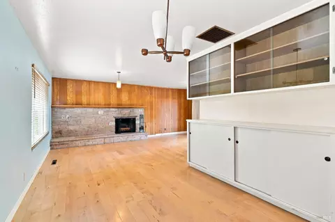 Living - 8607 Cypress Ave, Cotati, CA 94931 photo 4 of 6