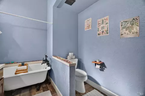 Bath - 1610 W H St, Dixon, CA 95620 photo 2 of 3