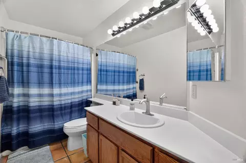 Bath - 1610 W H St, Dixon, CA 95620 photo 3 of 3