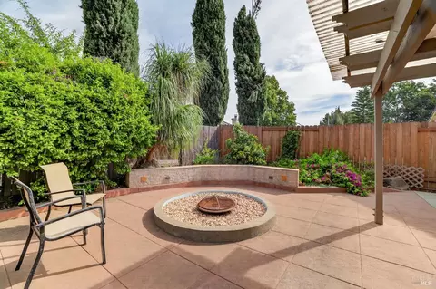 Exterior - 1610 W H St, Dixon, CA 95620 photo 5 of 11