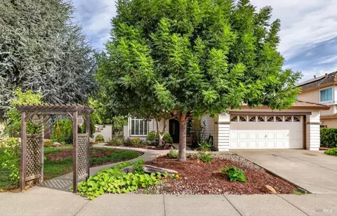 1610 W H St, Dixon, CA 95620