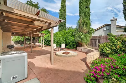 Exterior - 1610 W H St, Dixon, CA 95620 photo 8 of 11