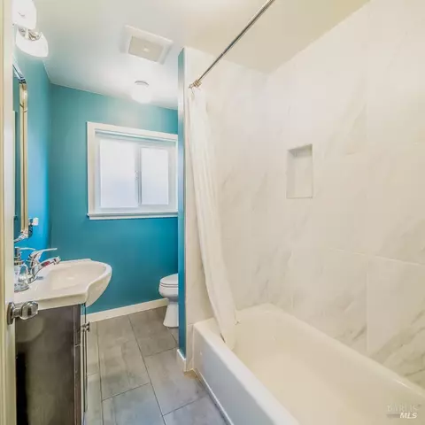 Bath - 186 Greenfield Ave, Vallejo, CA 94590 photo 1 of 3