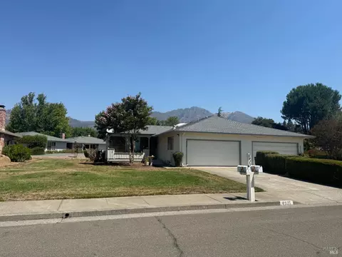 8936 Oak Trail Dr, Santa Rosa, CA 95409