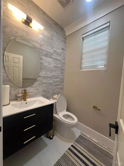 Bath - 4313 The Masters Dr, Fairfield, CA 94533 photo 1 of 5