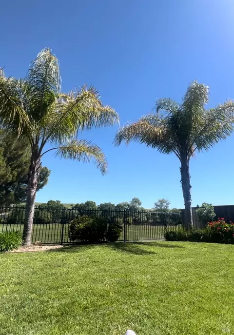 Exterior - 4313 The Masters Dr, Fairfield, CA 94533 photo 2 of 2