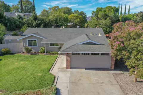 173 Santana Dr, Vacaville, CA 95687
