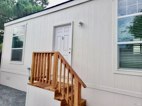 890 Rockwell Rd #1, Cloverdale, CA 95425