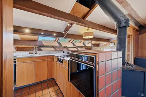 Kitchen - 26801 Oak Knoll Ter, Cloverdale, CA 95425 photo 3 of 3
