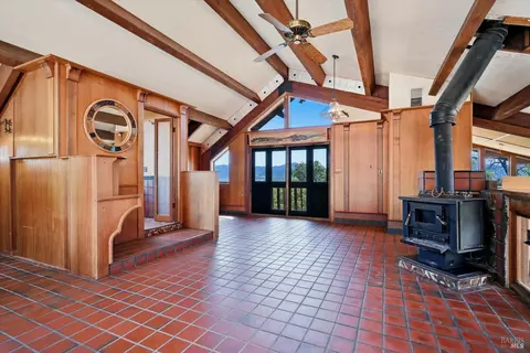 Living - 26801 Oak Knoll Ter, Cloverdale, CA 95425 photo 3 of 5