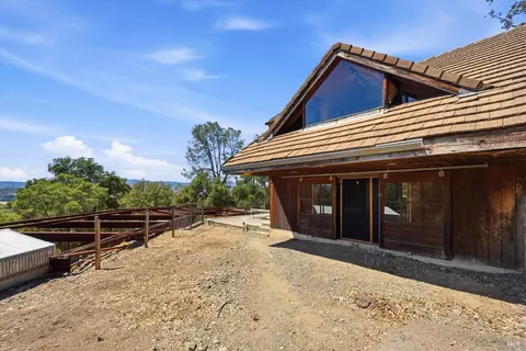 Exterior - 26801 Oak Knoll Ter, Cloverdale, CA 95425 photo 4 of 14