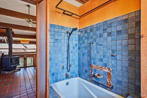 Bath - 26801 Oak Knoll Ter, Cloverdale, CA 95425 photo 3 of 3